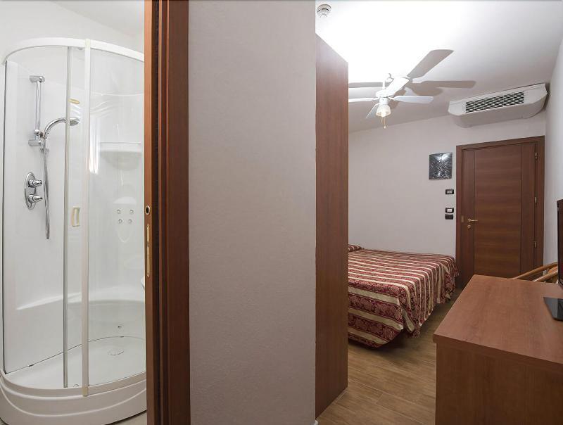 Hotel Villa Linda - Family Hotel - Nuova Costruzione Antisismica Риччоне Экстерьер фото