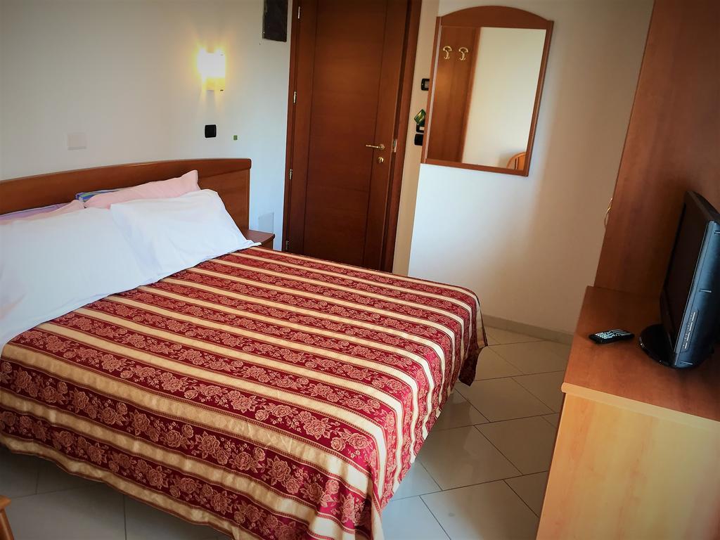Hotel Villa Linda - Family Hotel - Nuova Costruzione Antisismica Риччоне Экстерьер фото